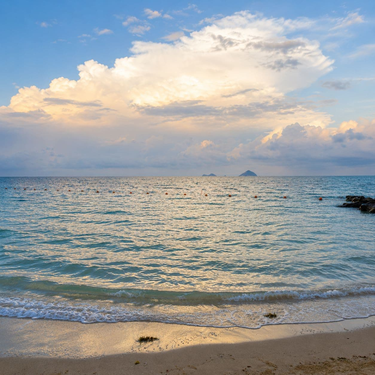 Vega City Nha Trang и театр До Nhà hát Đó — курортный комплекс на берегу моря с пляжем, архитектурой, шоу Life Puppets и арт-объектами