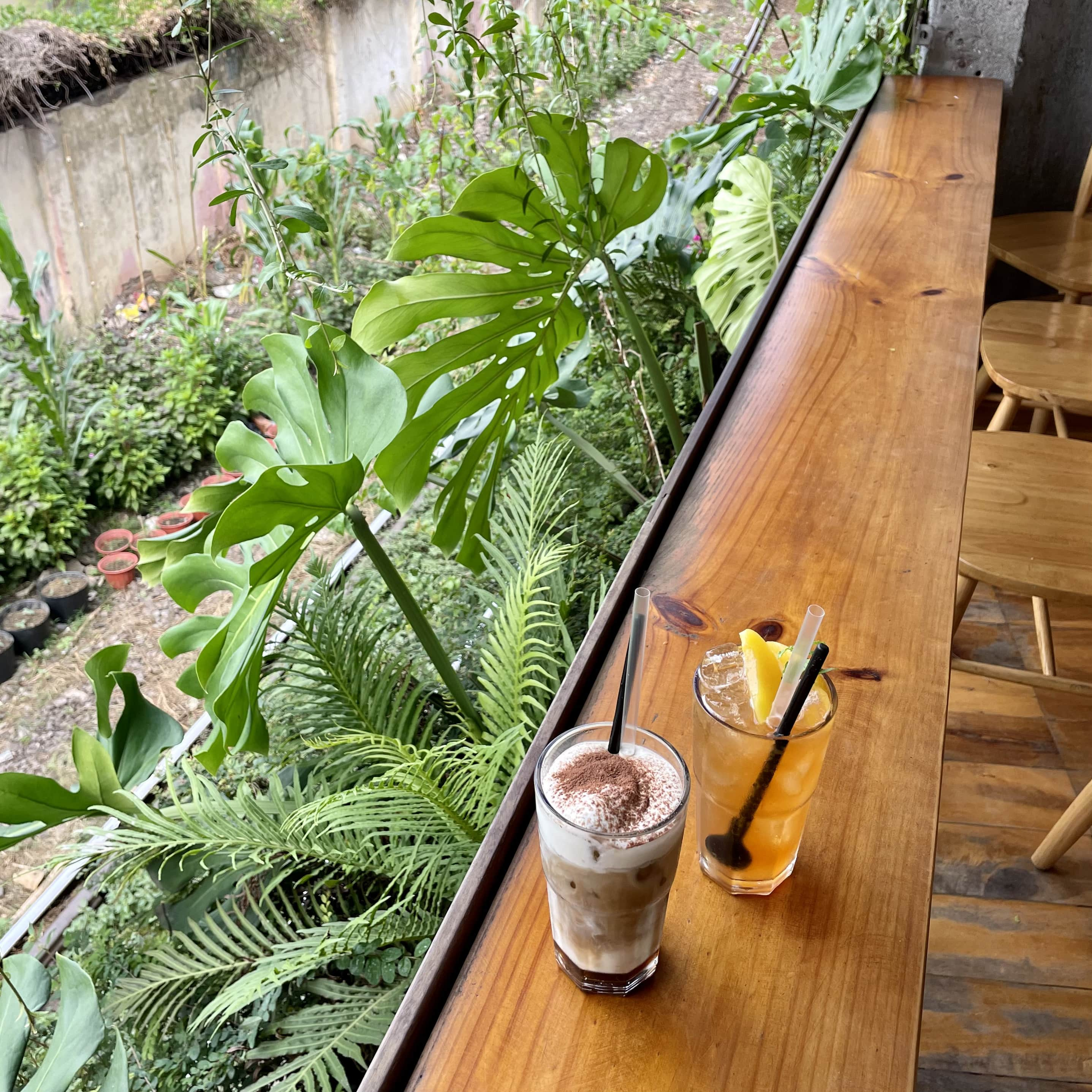 Кофейня на железной дороге в Нячанге RailWay Coffee