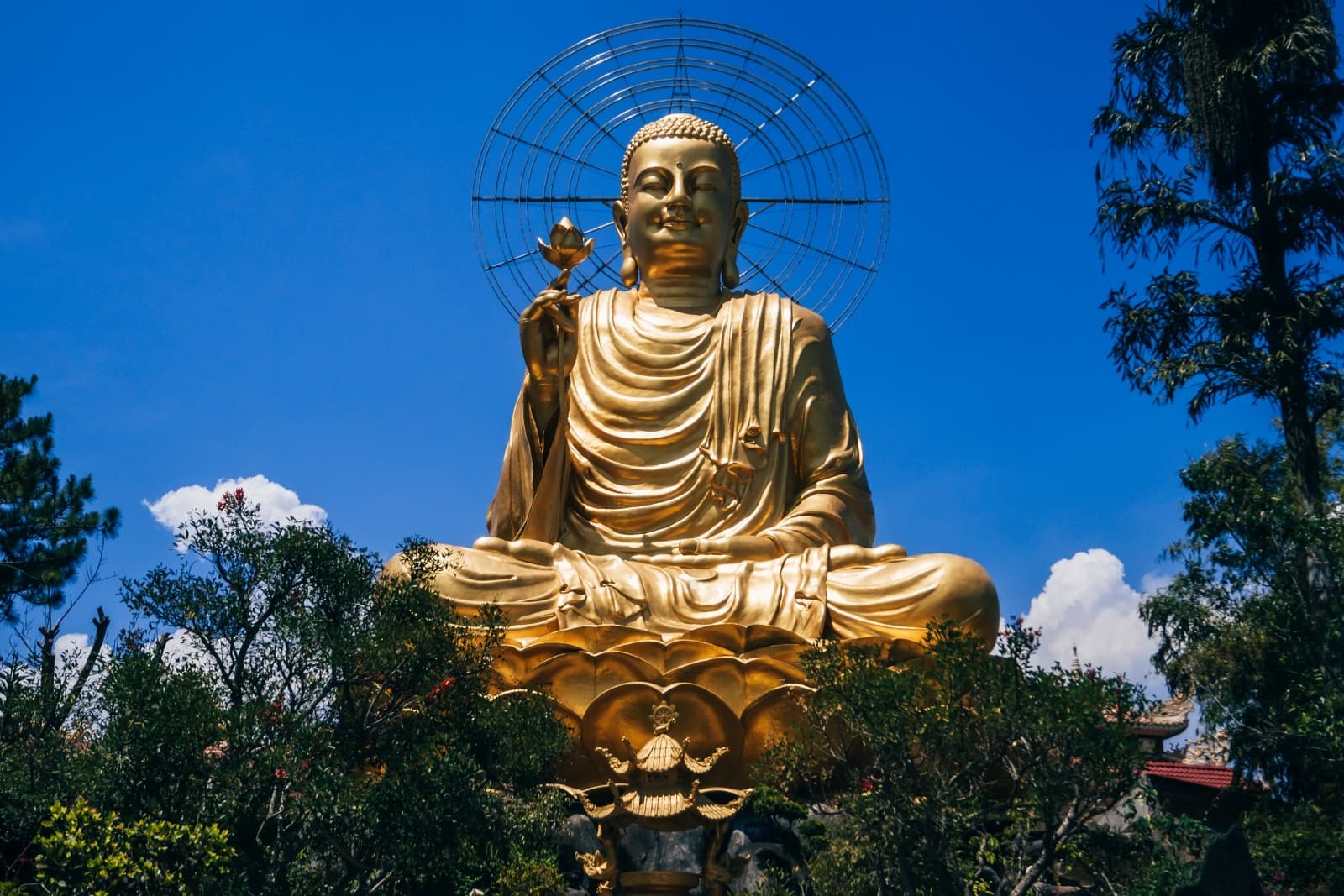 Золотой Будда в Далате