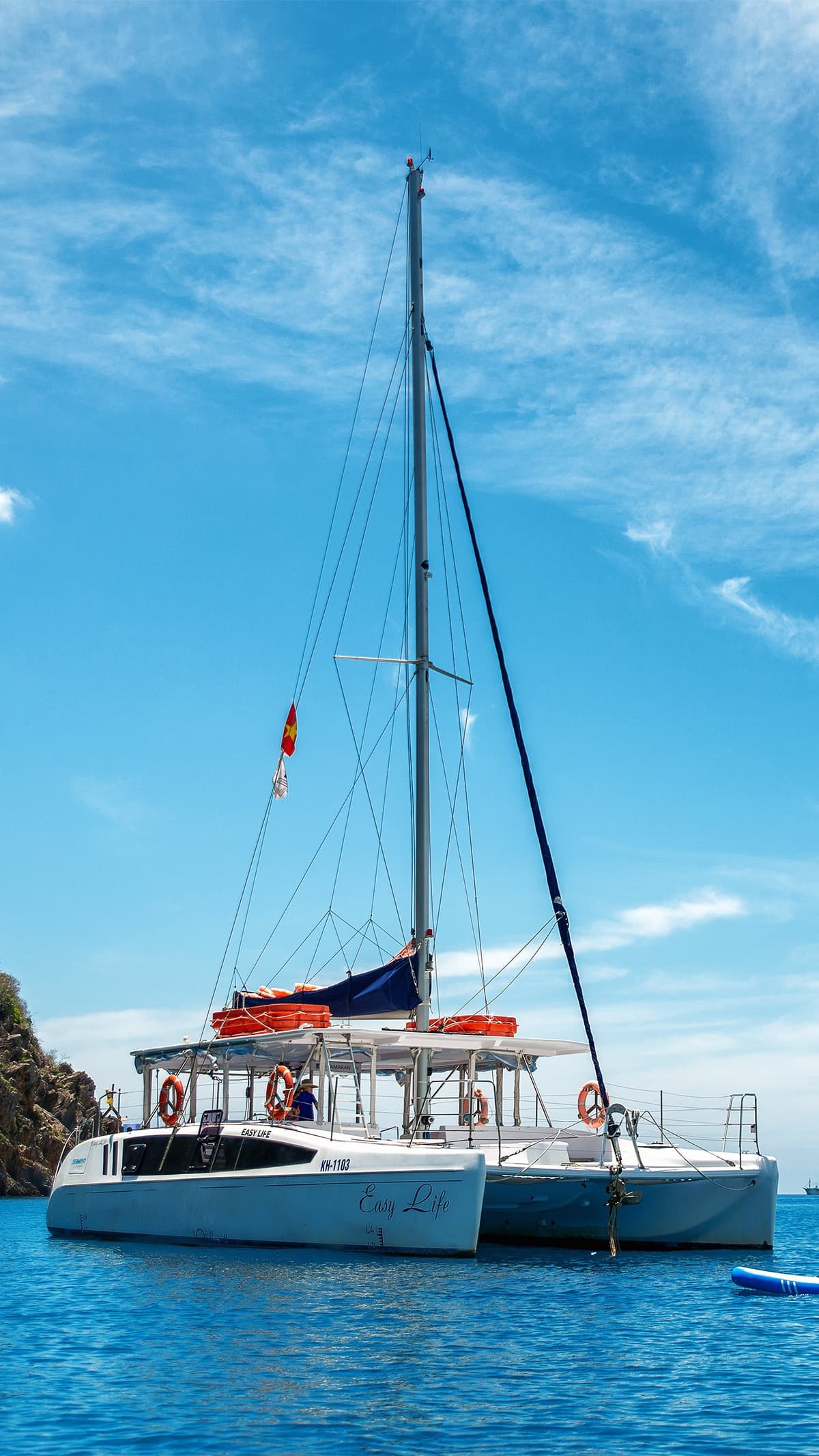 Экскурсия TianaTours из Нячанга: морской круиз на катамаране, острова, снорклинг, сапборд и закат в море.