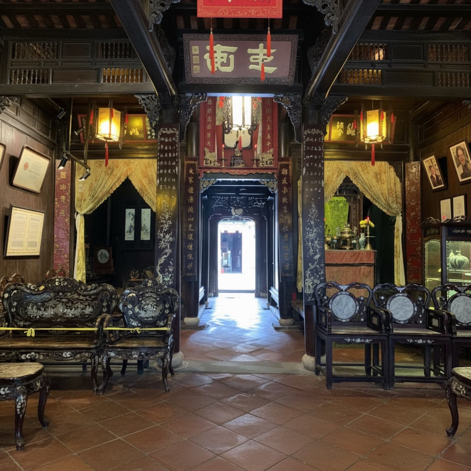 Музей-усадьба Тан Ки (Old House of Tan Ky) — один из наиболее ценных памятников жилой архитектуры в историческом центре Хойана и «живой» пример купеческого дома торгового порта.