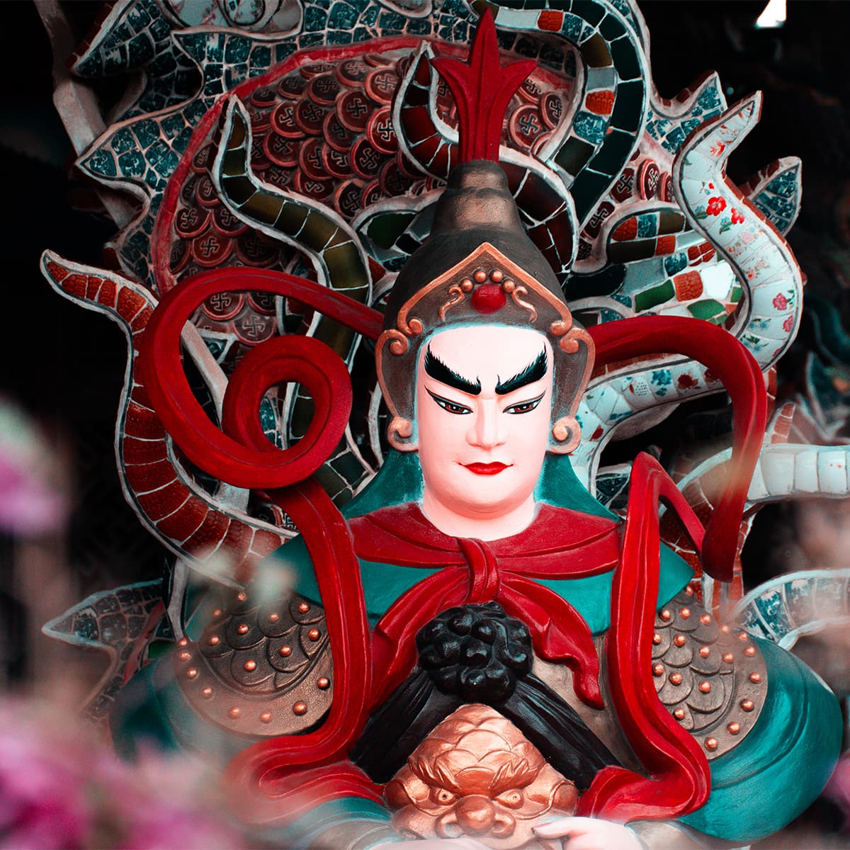 История пагоды Линь Фуок началась в 1949 году как небольшой храм на окраине Далата, а к 1950-м вырос первый монастырский комплекс среди садов Траймата.