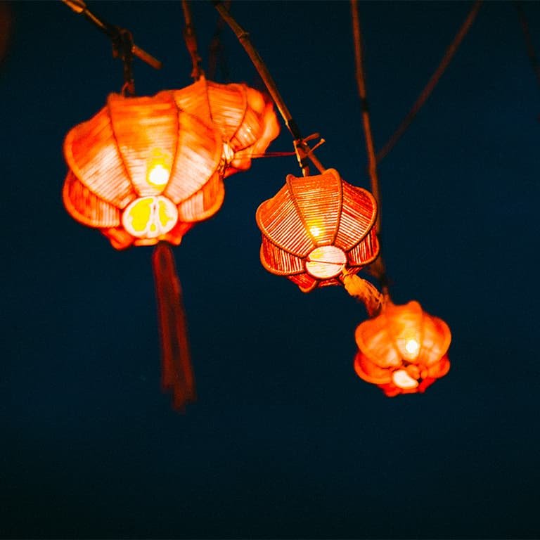 Бумажные фонари - традиционное освещение Хойана