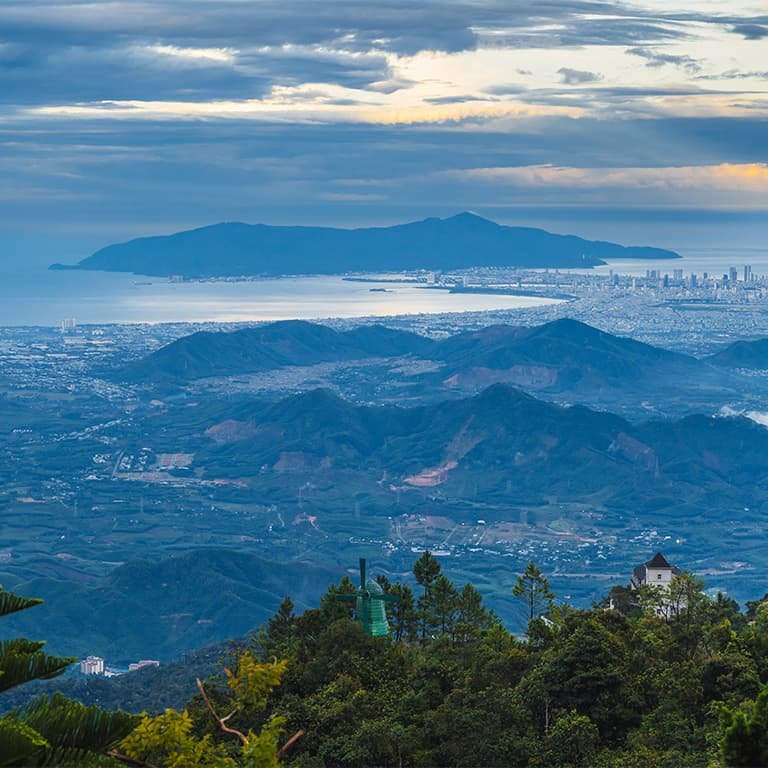 Потрясающие виды на Дананг с вершин БаНаХиллс