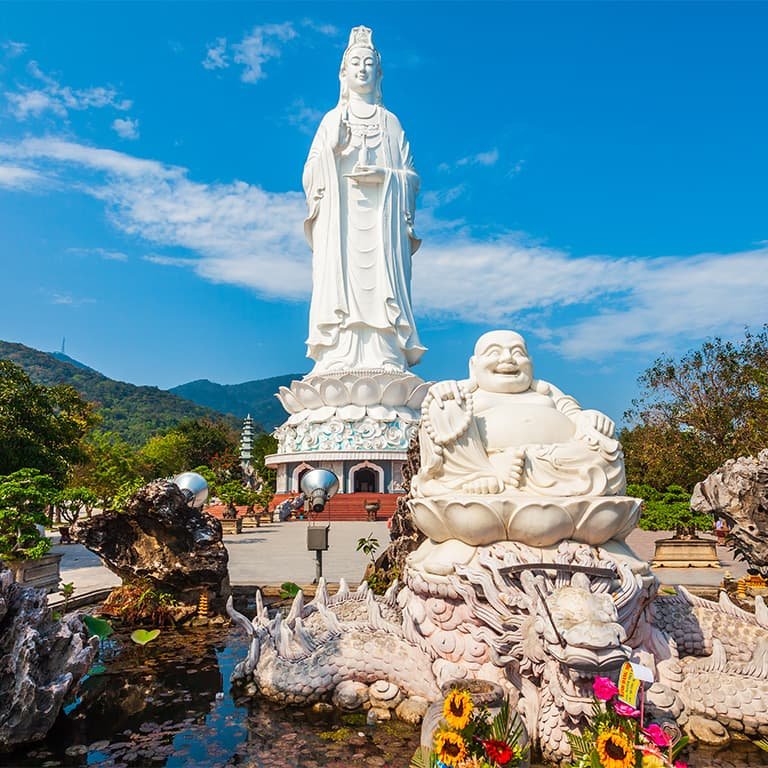 67-метровая статуя богини милосердия Гуанинь в Дананге
