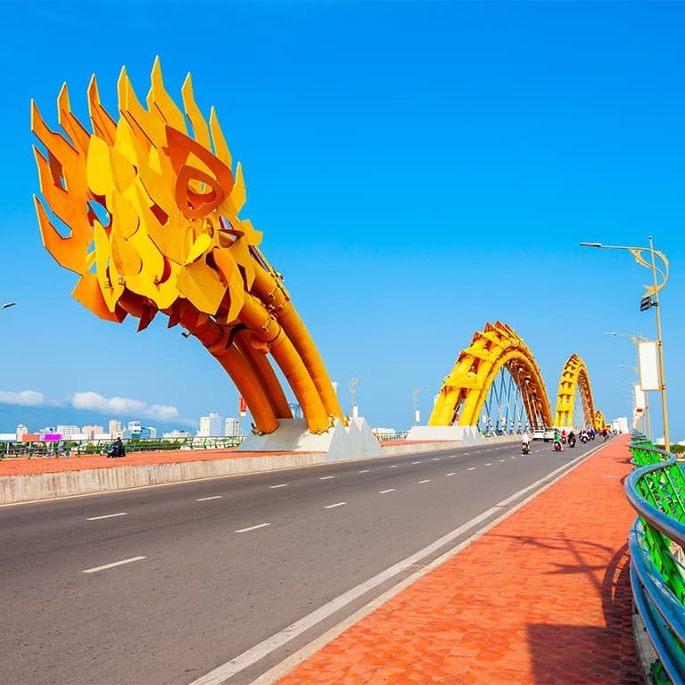 Хвост моста Дракона, впечатляющая многослойная геометрическая конструкция в Дананге