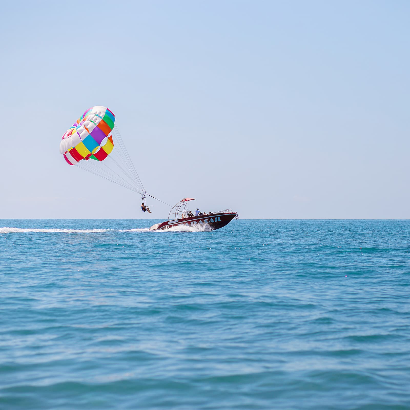 Экскурсия на южные острова из Нячанга с отдыхом на Хон Там — формат для тех, кто хочет добавить в день Sea Walking, водные лыжи, флайборд, парасейлинг, кайакинг, гидроцикл, банан и аэросъёмку без отказа от пляжа и снорклинга