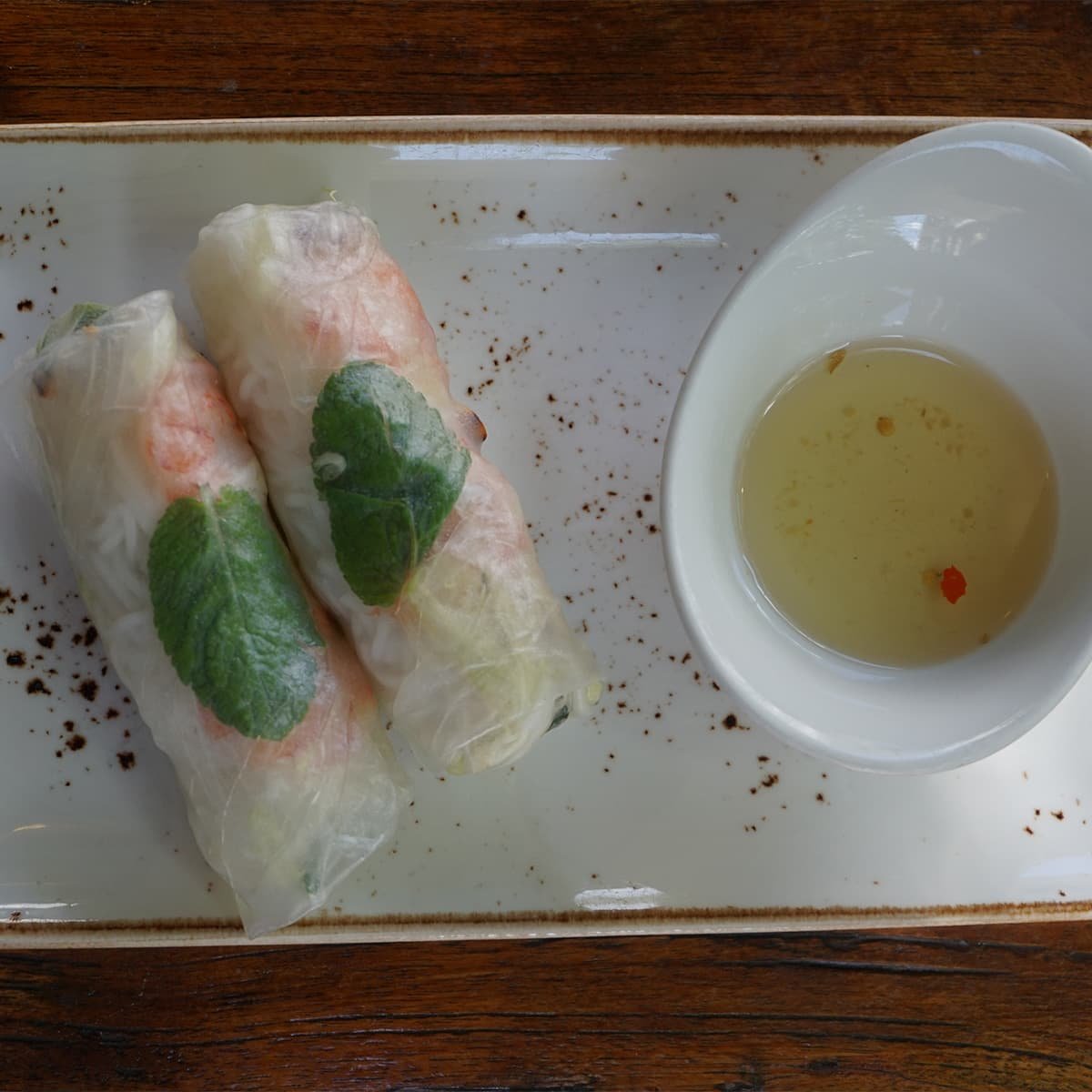 Гой куон — свежие роллы из рисовой бумаги с креветками и свининой