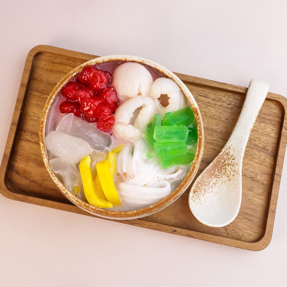 Chè thập cẩm — микс сладких ингредиентов со льдом, уличный десерт Вьетнама